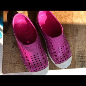 Native pink sandals size 13 girls
